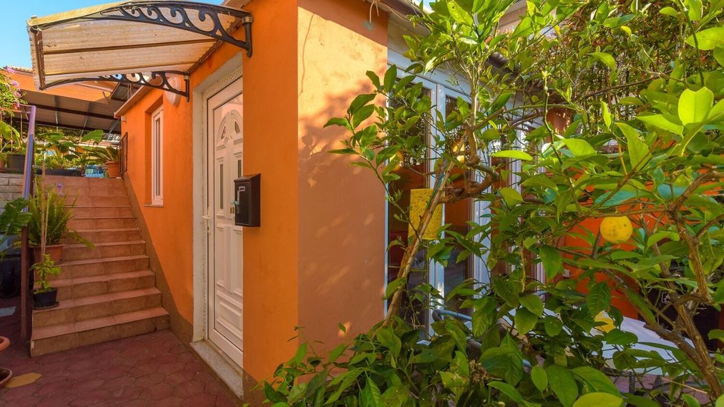 Apartment Orange Banjole (1)