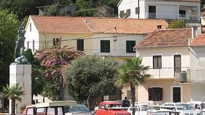 House Vese Mali Iz (1)