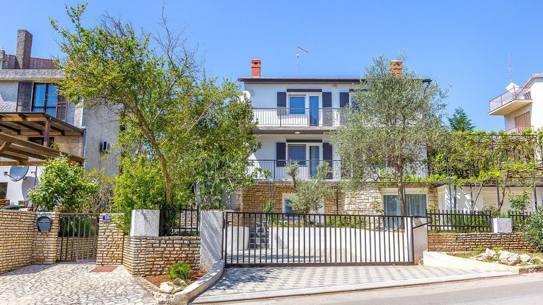 House Victoriatus Banjole (1)