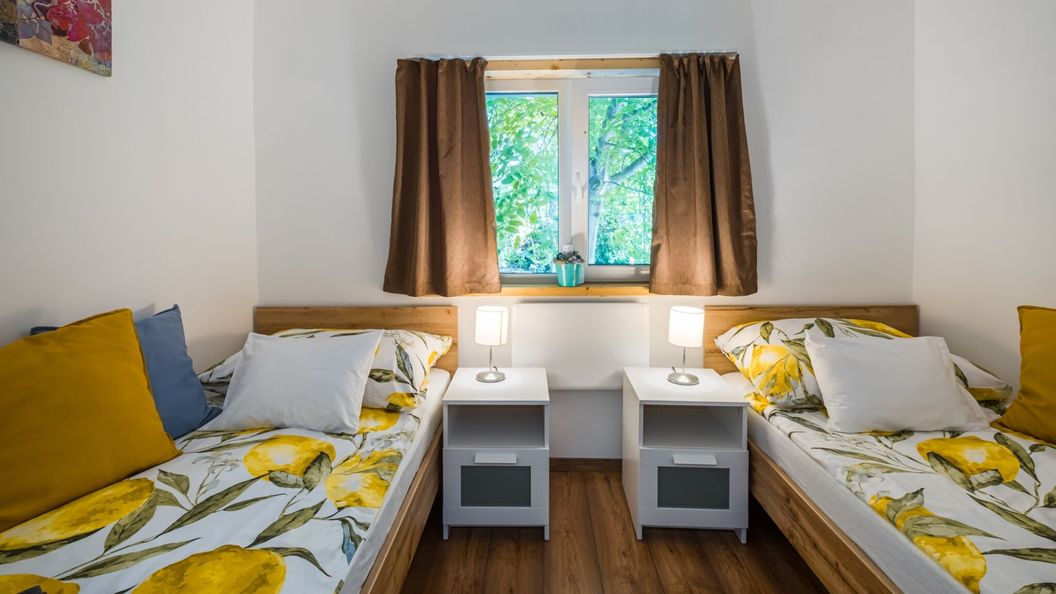 Nevenincs NYARALÓ Balatonfüred (1)