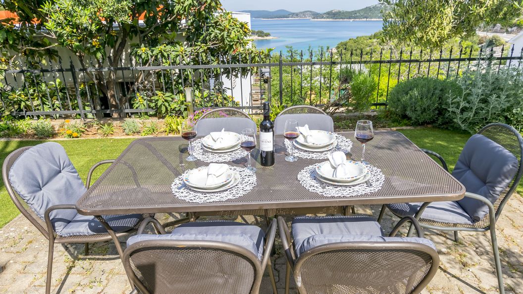 Apartment Kiara near the beach Bilo (1)