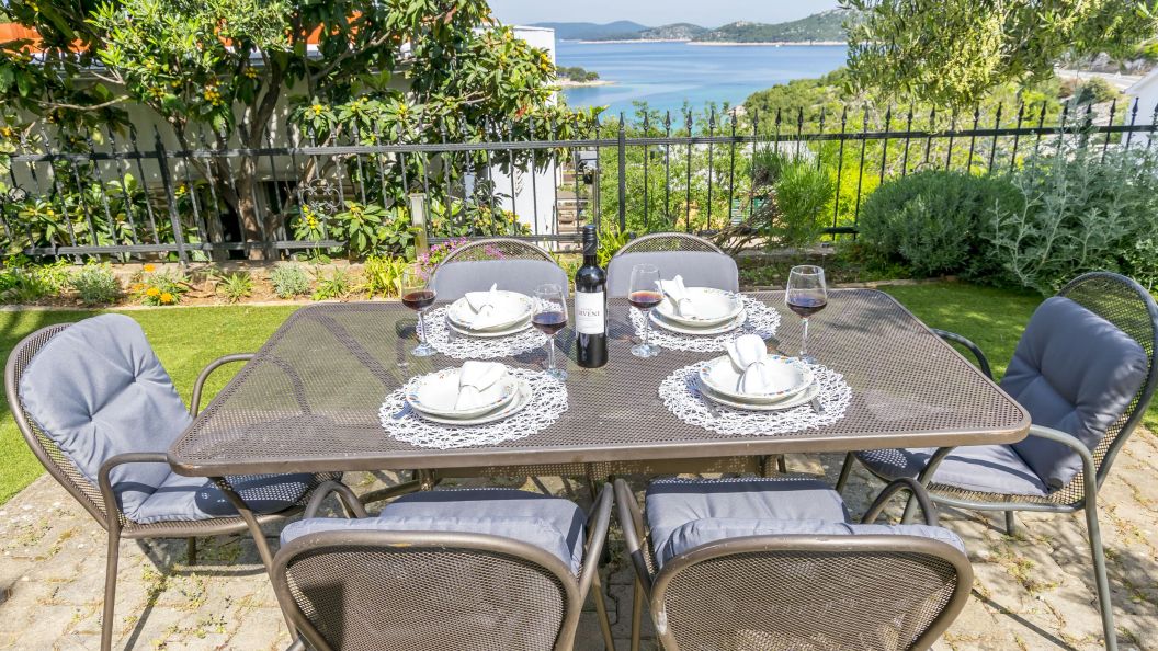 Apartment Kiara near the beach Bilo (1)