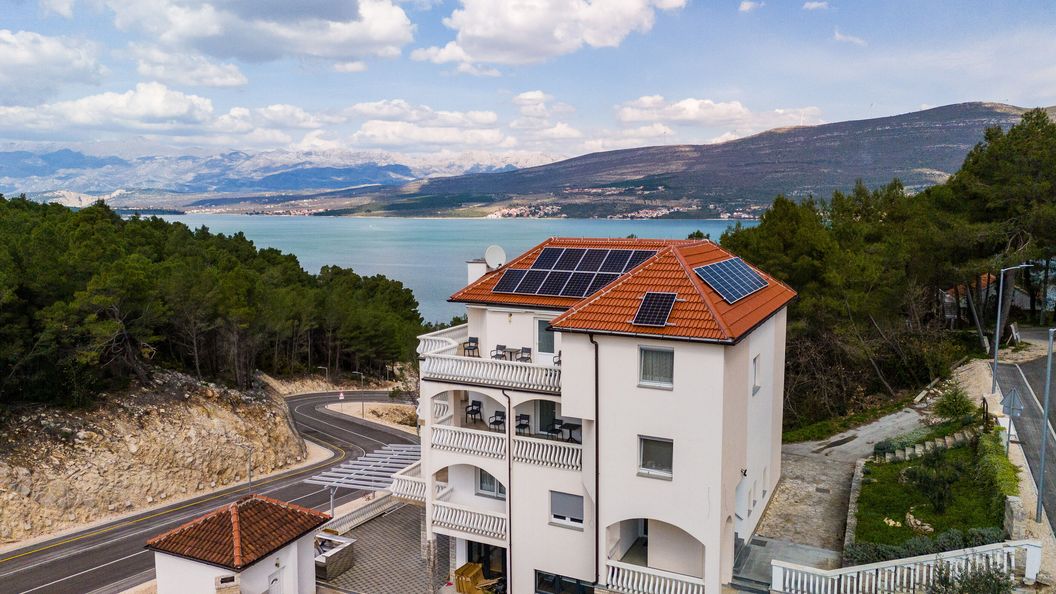 Apartments and Rooms STIPANOVI DVORI Donji Karin (1)