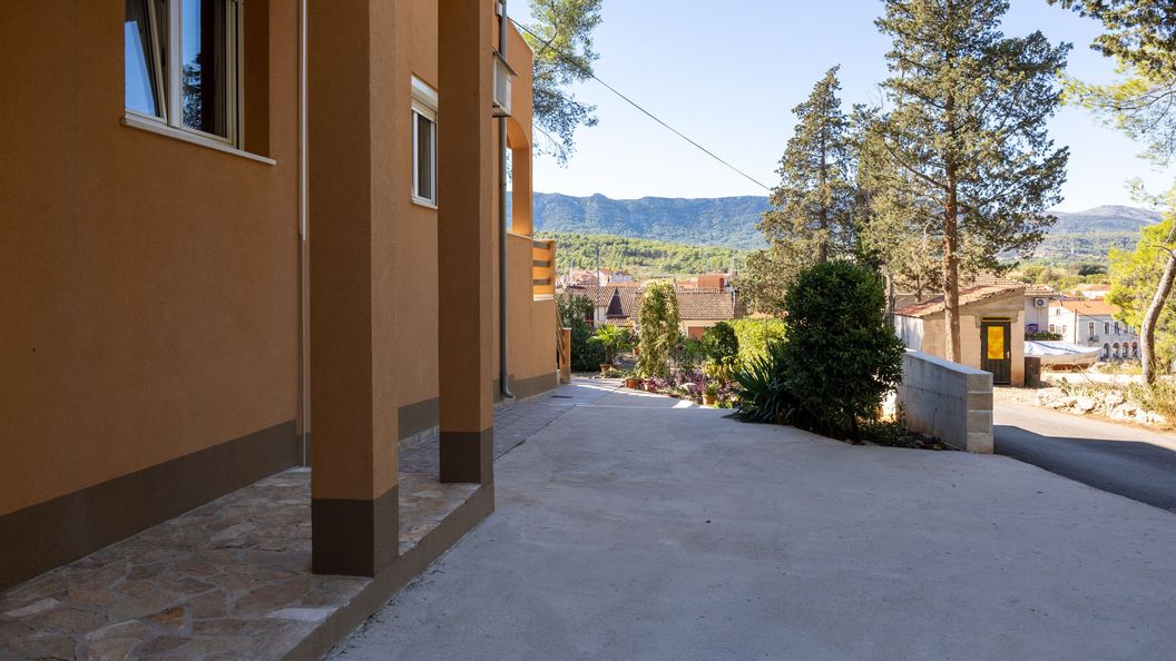 Apartment Perka Vrboska (1)