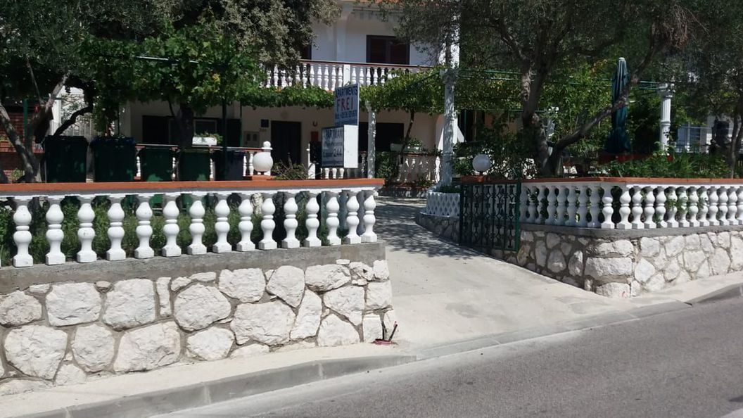 Apartments MILAN Lopar (1)