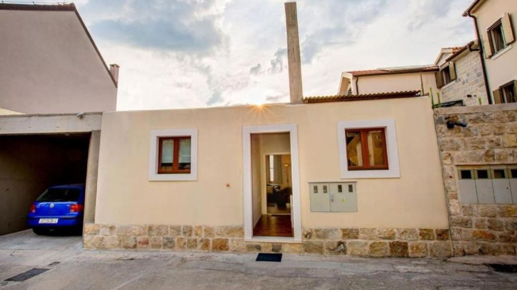 Apartment Candy Split (1)