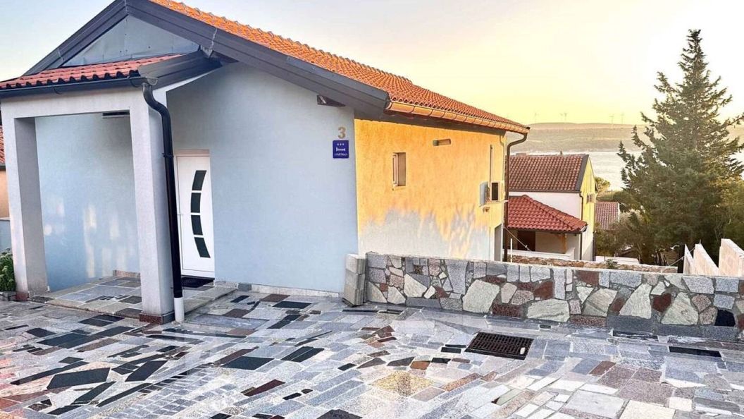 Apartments Mattisa Karin Gornji (1)