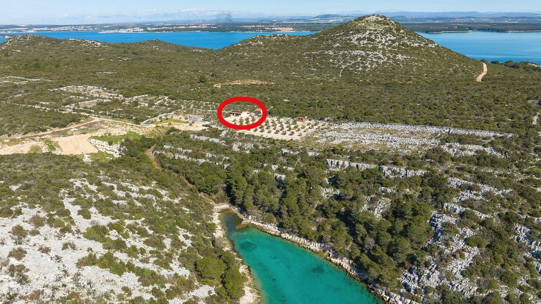 Halászkunyhó Nyaraláshoz A Tenger Mellett Öböl Triluke, Pasman - 20973 Triluke (1)