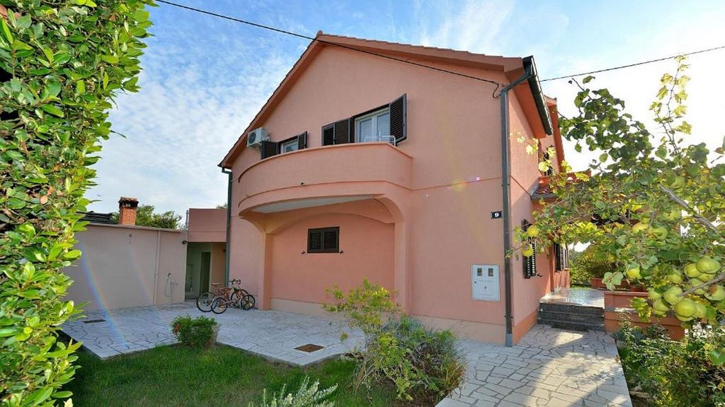 Apartments L.P.M Nin (1)