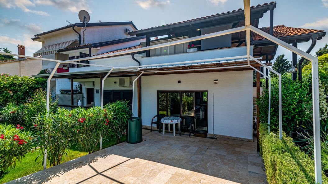 Apartmanok Parkolóhellyel Porec - 23561 Poreč (1)