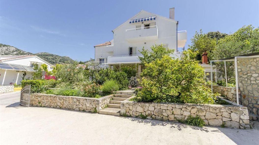 Apartmanok Parkolóhellyel Hvar - 23674 (1)