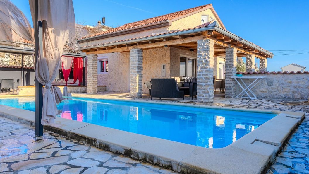 Ház Családok Részére Medencével Posedarje, Novigrad - 23728 Posedarje (1)