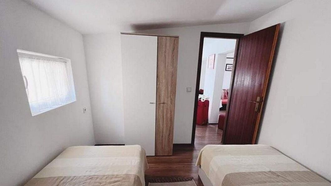 Apartmanok Parkolóhellyel Vir - 23898 (1)