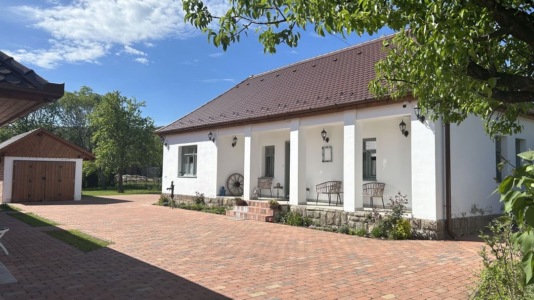 Relaxxa Apartman Noszvaj (1)