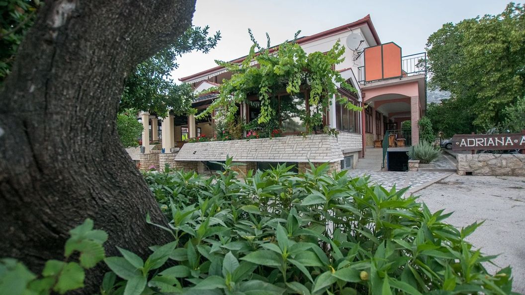 Apartments Adriana Starigrad (1)