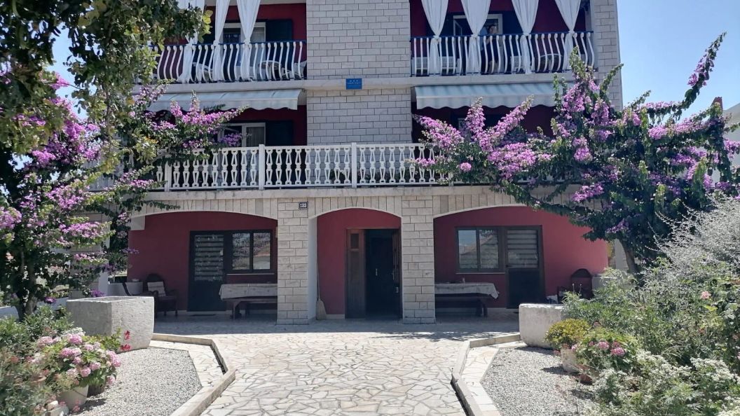 Apartment Ljube Loviste (1)