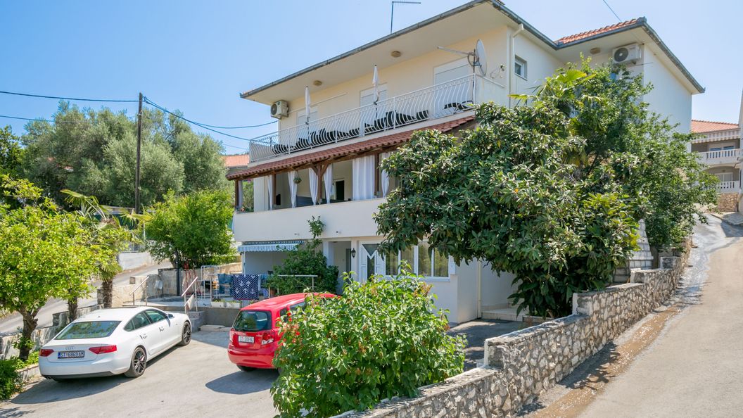 Apartmanok Parkolóhellyel Okrug Gornji, Ciovo - 23007 Okrug Gornji (1)