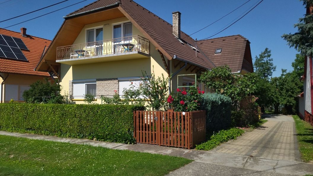 Nelli Nyaralóház Balatonlelle (1)