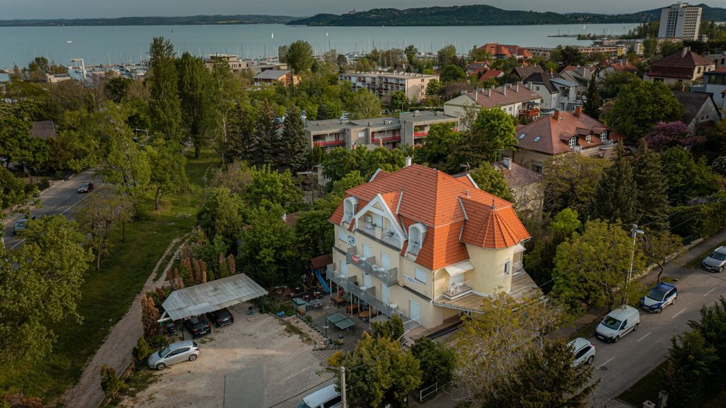Pensili Apartmanház Balatonfüred (1)