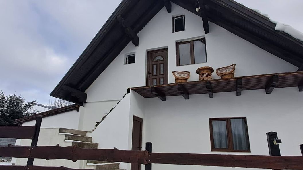 Cabana Pe un Picior de Plai Măgura (1)