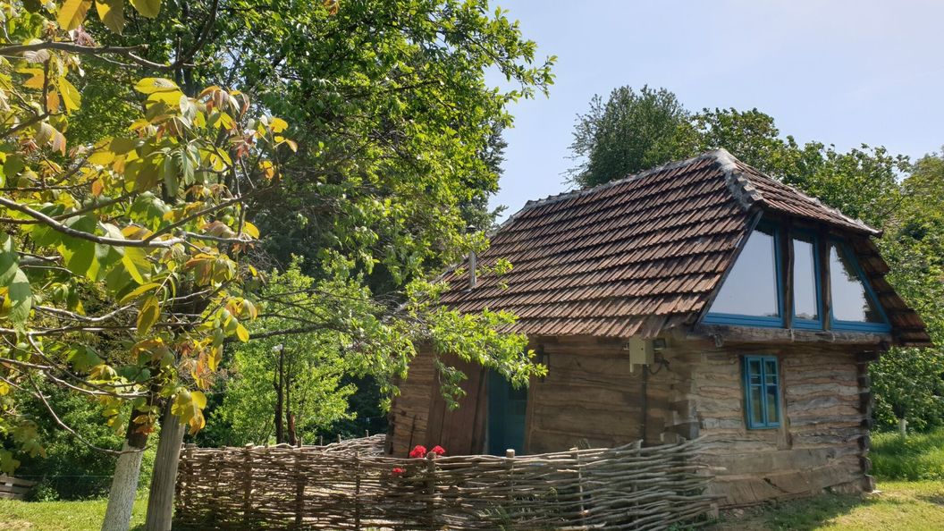 Casa Strâmbă Zece Hotare (1)