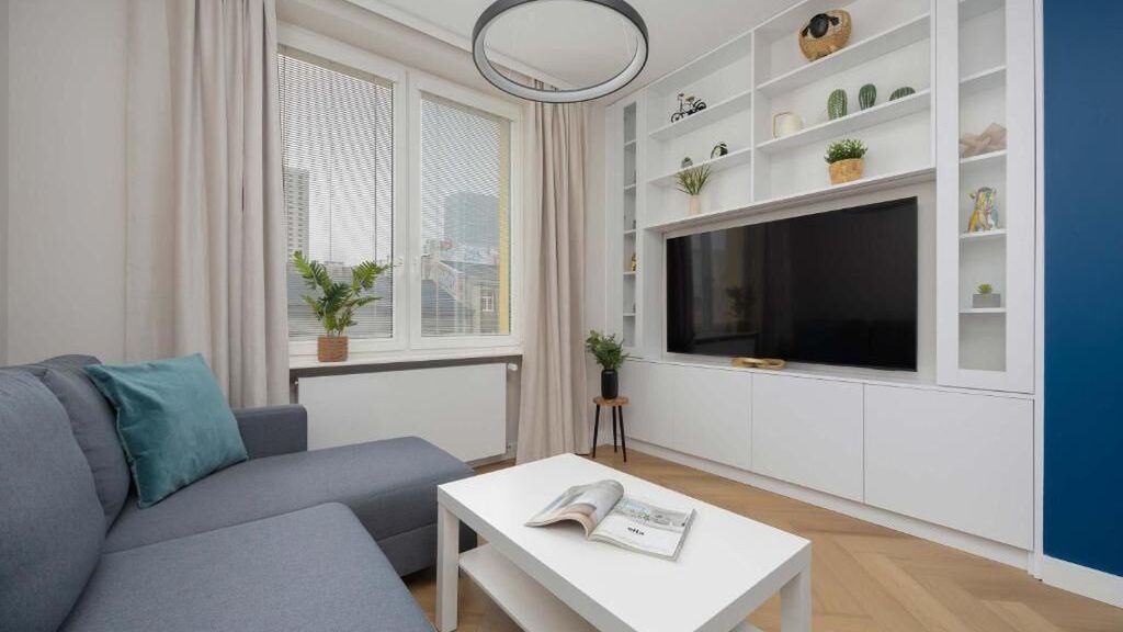 Apartament w Sercu Warszawy Biurko do Pracy Zdalnej by Noclegi Renters (1)
