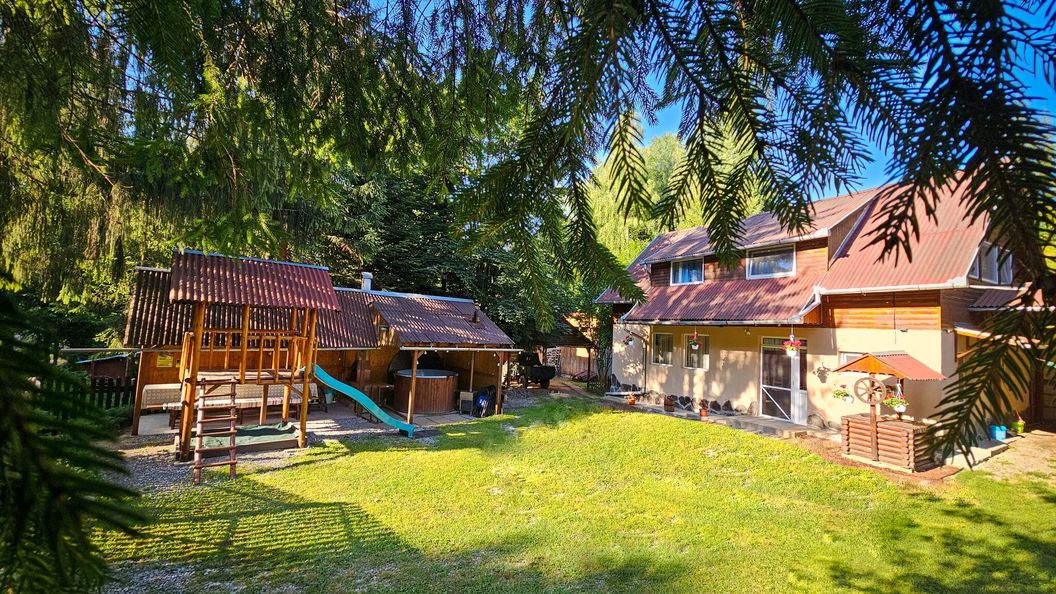 Cabana Greenwood Guesthouse Joseni (1)