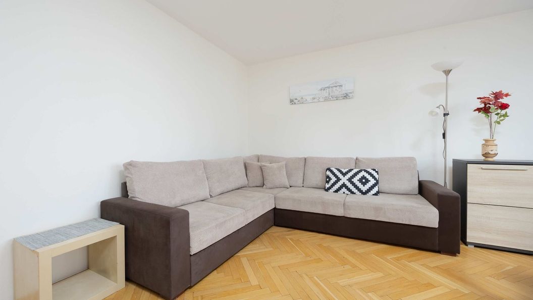 Smolna 10 | Jasny Apartament | Biurko | Warszawa (1)