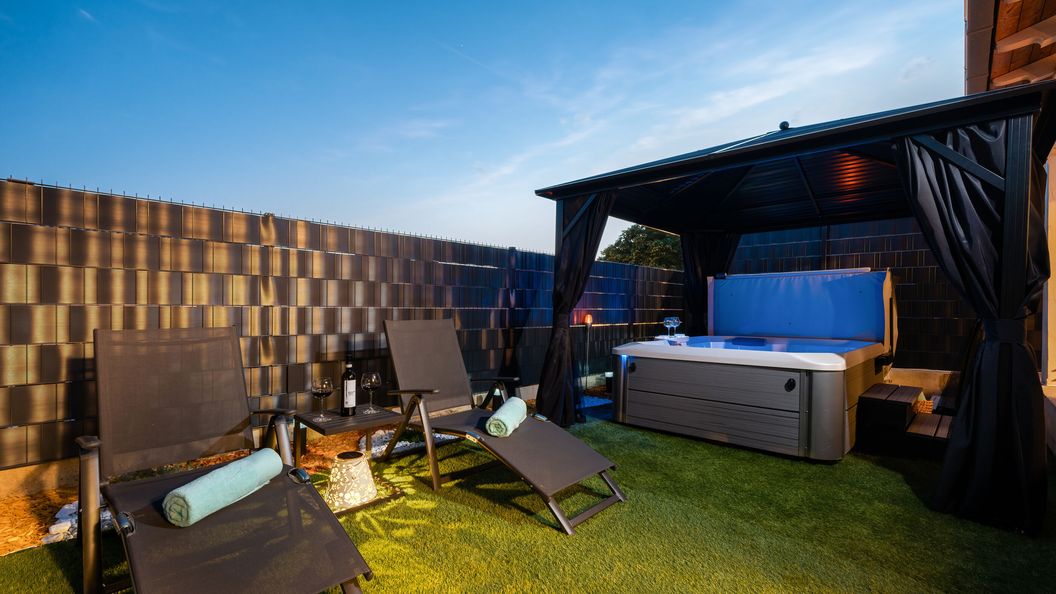 House Cute house with jacuzzi Dugi Rat (1)