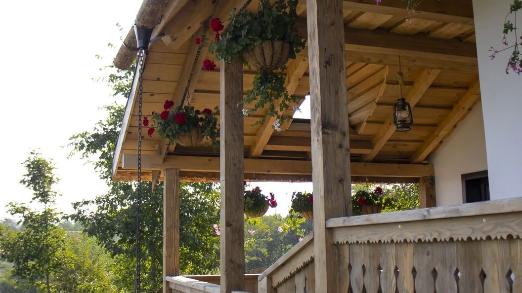 Casuță tradițională cu ciubăr, sauna - Casa de la Nuci Bran (1)