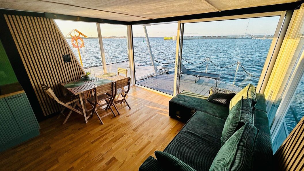 Dom Mindset Houseboats Puck (1)