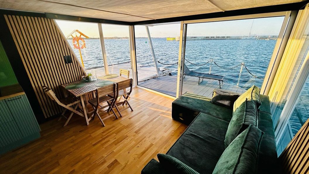 Dom Mindset Houseboats Puck (1)