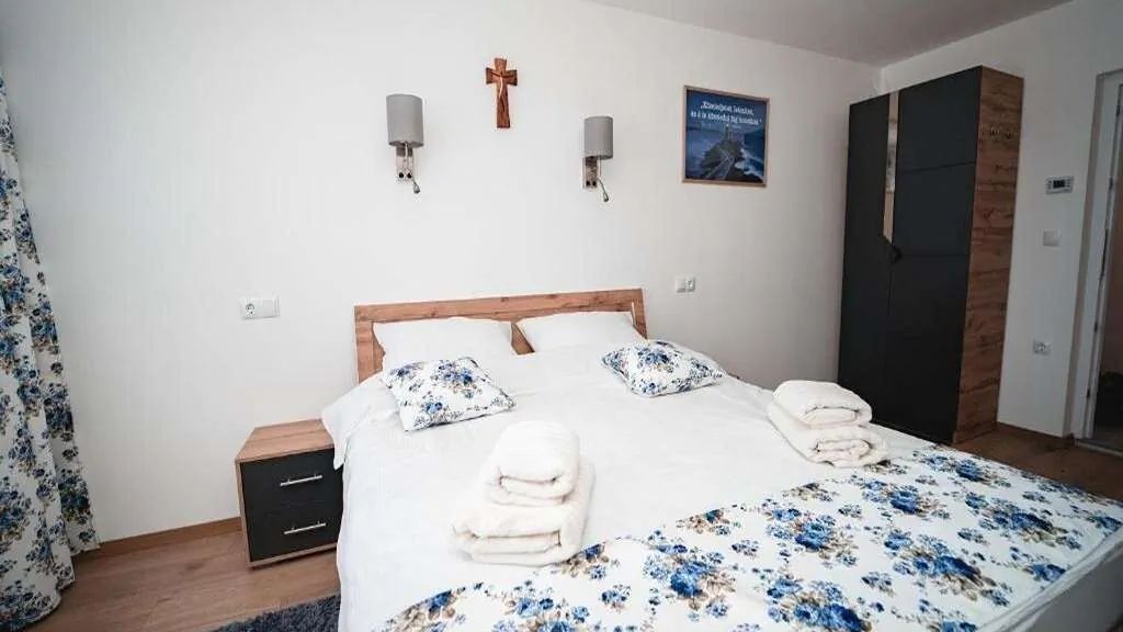 Crossing House Remetea (1)