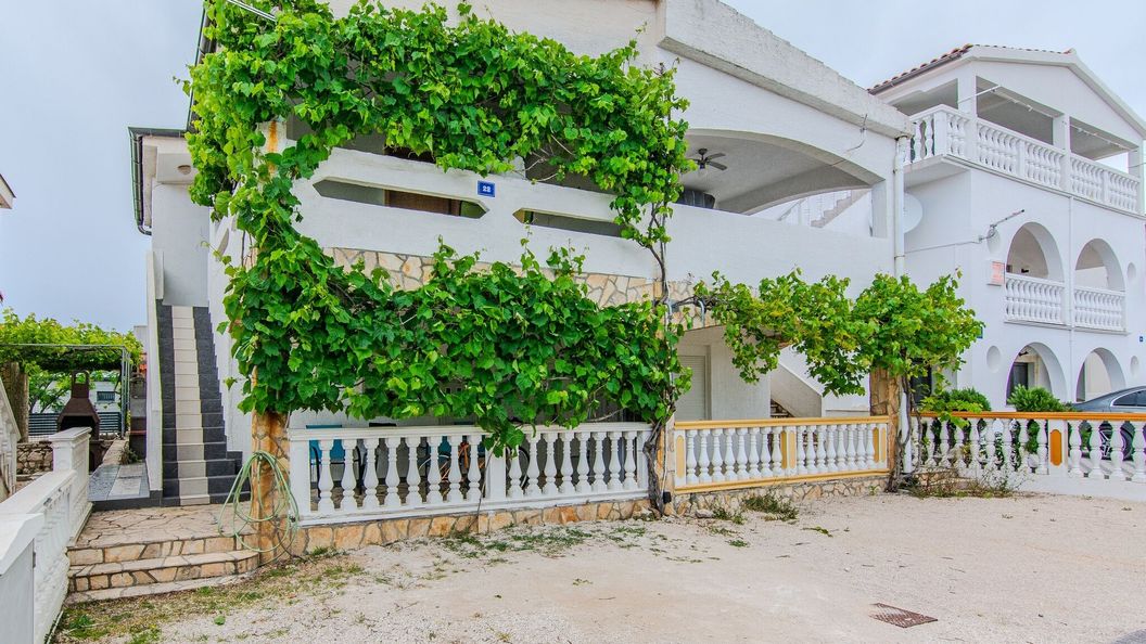 Apartment Pisacic Vir (1)