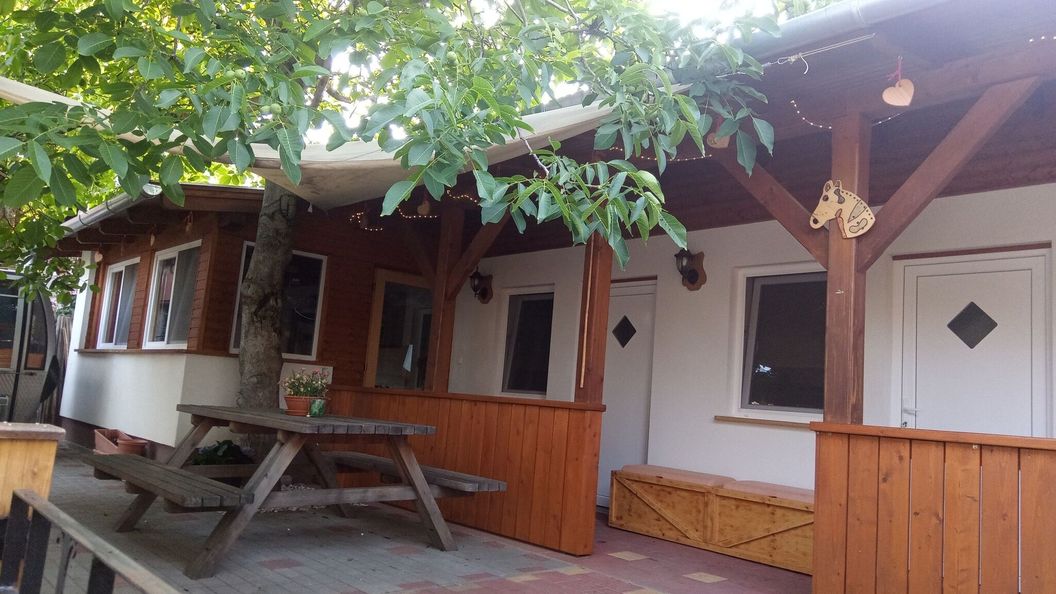 Heni Házikó Vendégház Balatonföldvár (1)