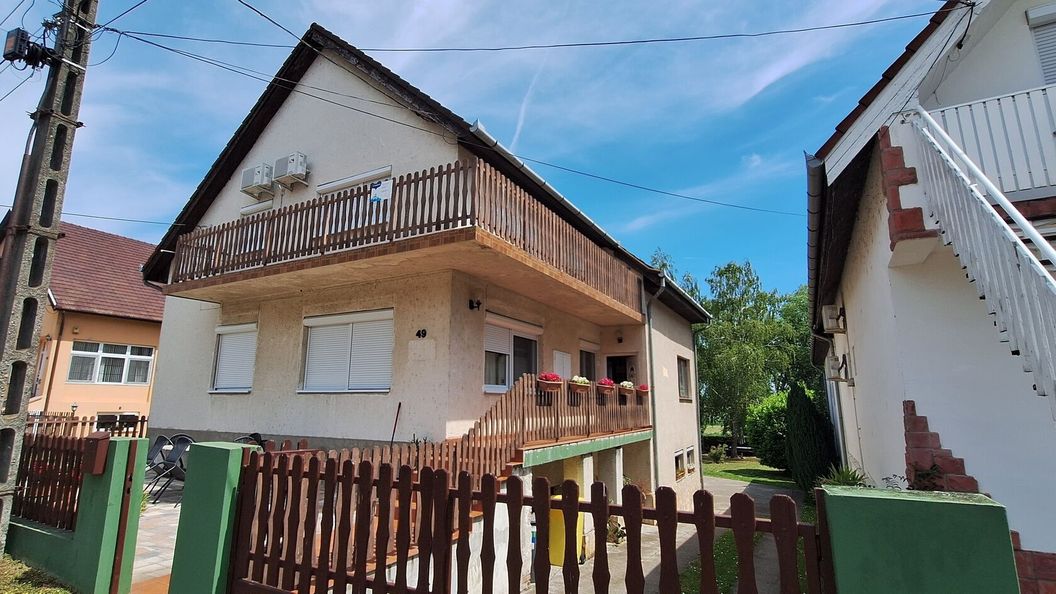 Huszics Rózsa ház Balatonlelle (1)