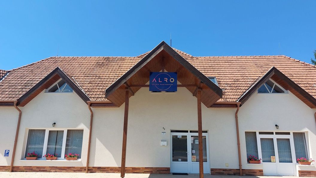 ALRO Stúdió Apartmanház Balatonszárszó (1)