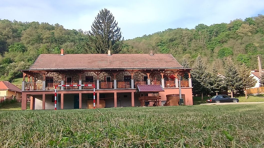 Grund Terasz Istenmezeje (1)