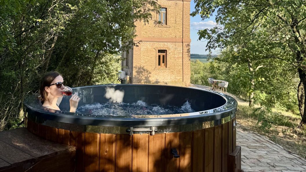 Söréttorony - A jakuzzis erdei szállás Kölesd (1)