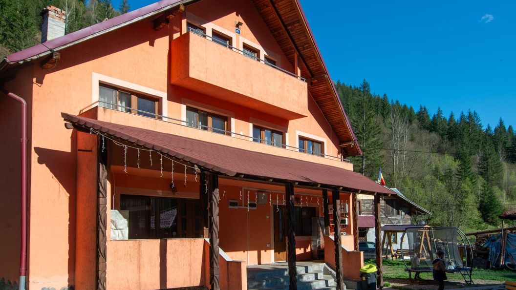 Casa La 7 Frați Broșteni (1)