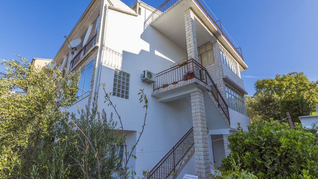 Apartments and Rooms Dotli Selce (1)