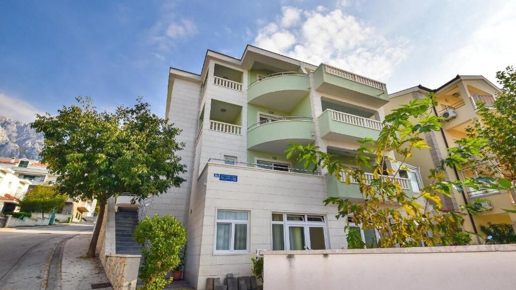 Apartments and Rooms Roso Makarska (1)