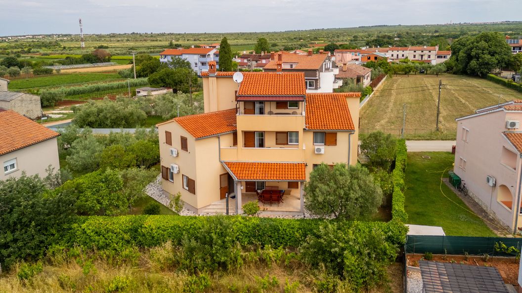 Apartments Luiggi Valbandon (1)