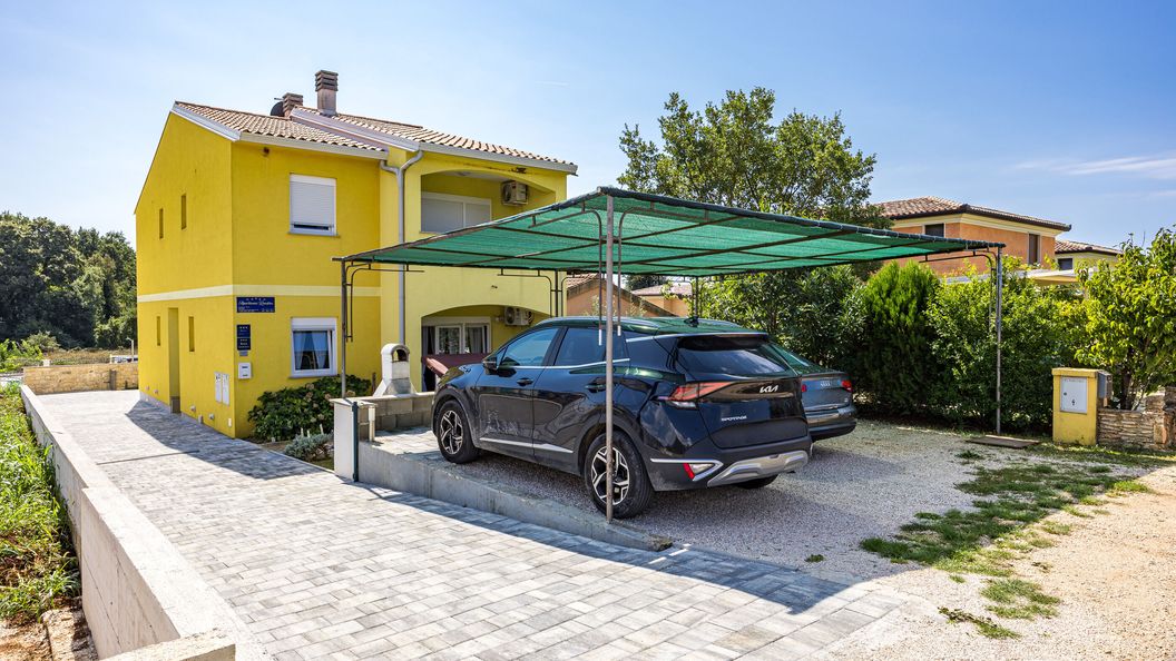 Apartments Rondine Karigador (1)