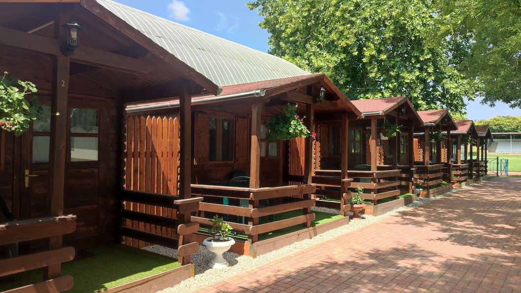 Tiszaparti Faházak Csongrád (1)