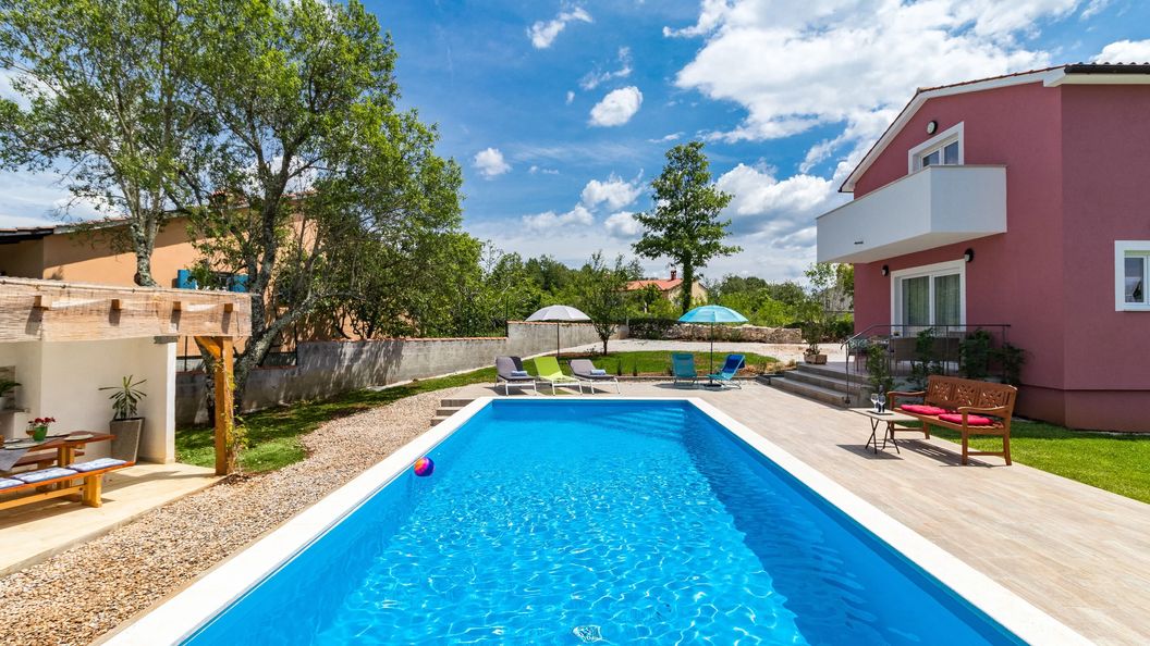 Villa May Tinjan (1)