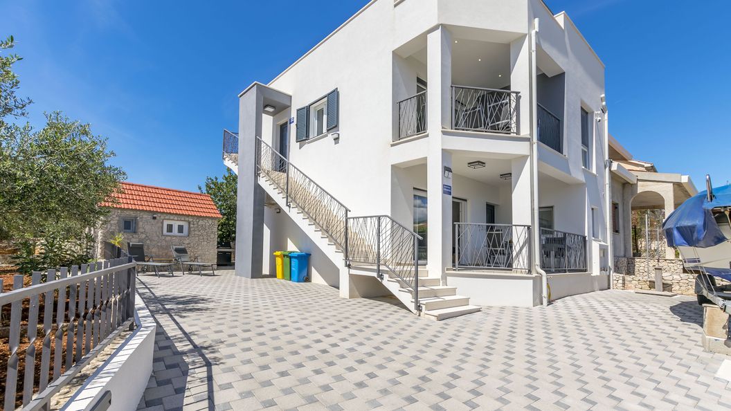 Apartments Lonamare Rogoznica (1)