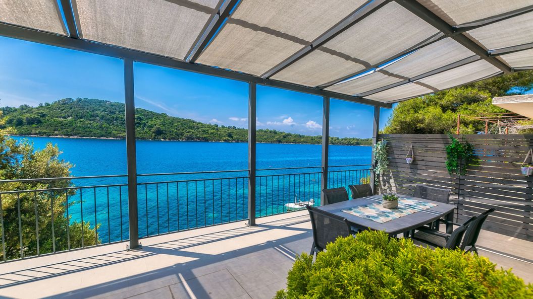 House Paval Karbuni (1)