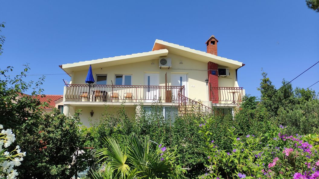 Apartmanok Parkolóhellyel Murter - 5150 (1)