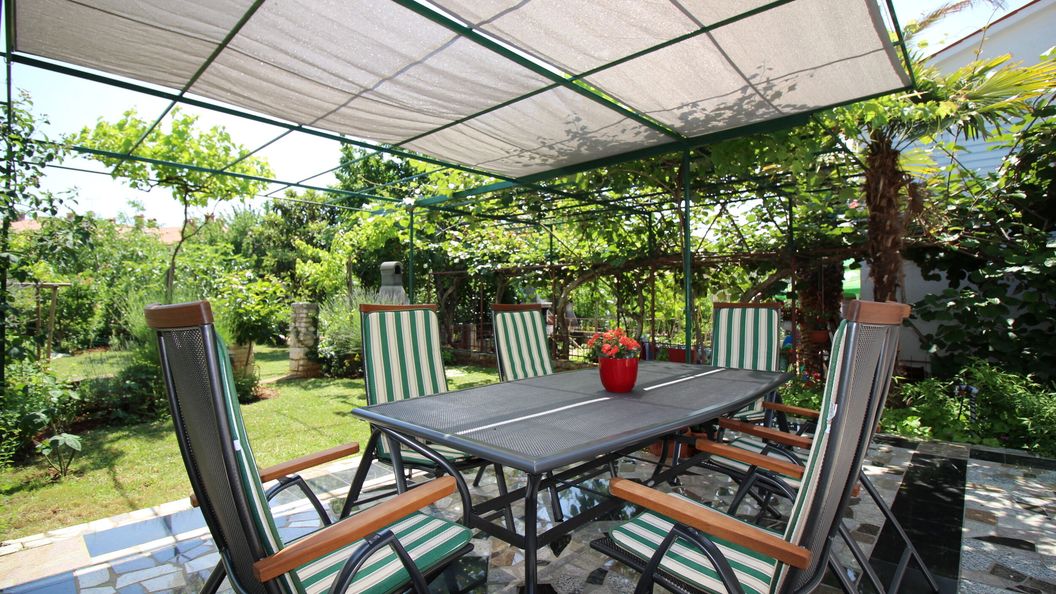 House Lavanda s lijepim vrtom Porec (1)